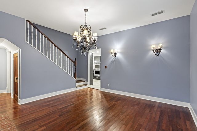 715 S Barnett Avenue, Dallas, TX 75211