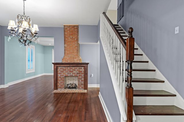 715 S Barnett Avenue, Dallas, TX 75211