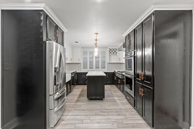 715 S Barnett Avenue, Dallas, TX 75211