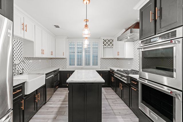 715 S Barnett Avenue, Dallas, TX 75211