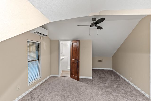 715 S Barnett Avenue, Dallas, TX 75211