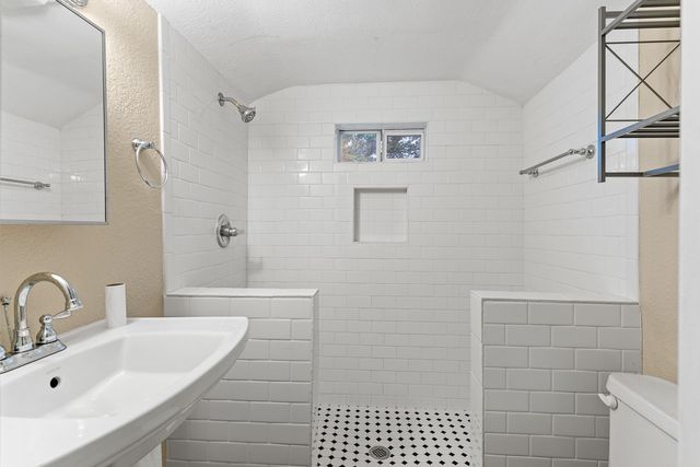 715 S Barnett Avenue, Dallas, TX 75211