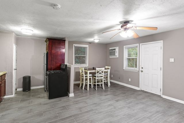 715 S Barnett Avenue, Dallas, TX 75211