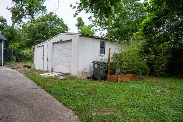 715 S Barnett Avenue, Dallas, TX 75211