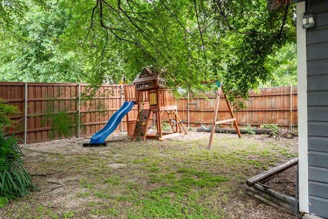 715 S Barnett Avenue, Dallas, TX 75211