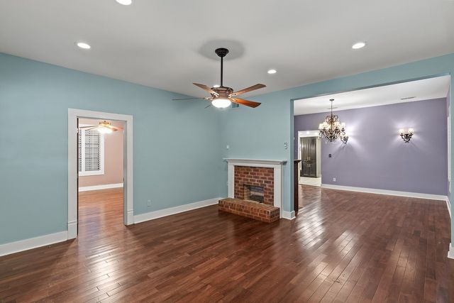 715 S Barnett Avenue, Dallas, TX 75211