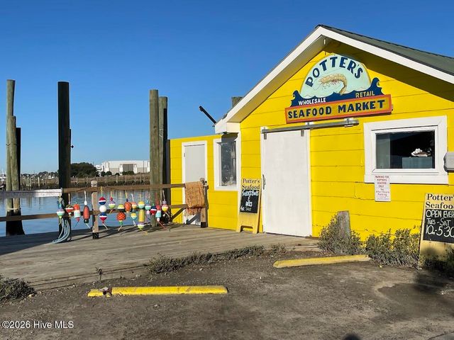 558 Mission Road, Southport, NC 28461