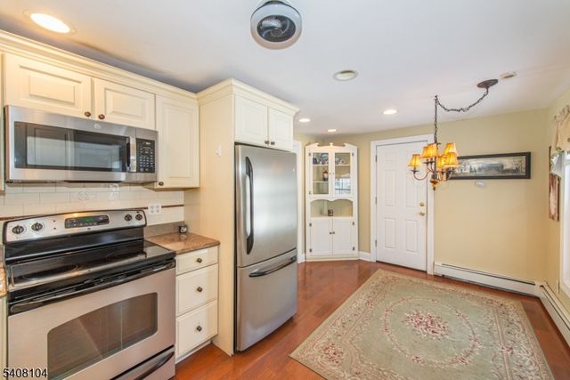 30 Edgewater Dr, Denville Twp., NJ 07834