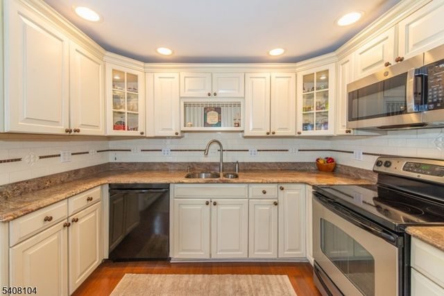 30 Edgewater Dr, Denville Twp., NJ 07834