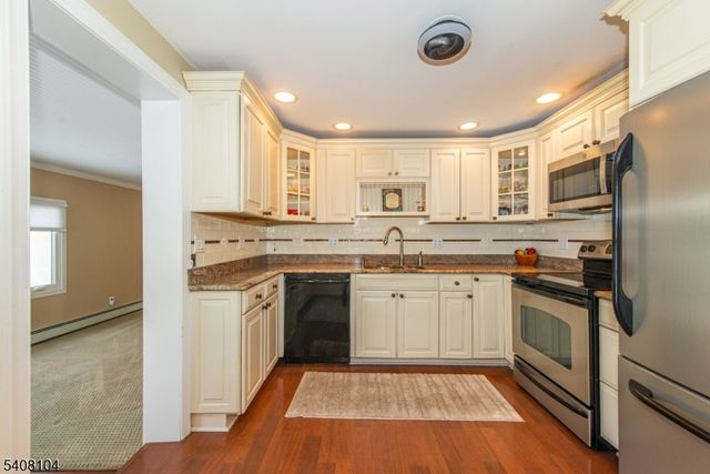 30 Edgewater Dr, Denville Twp., NJ 07834