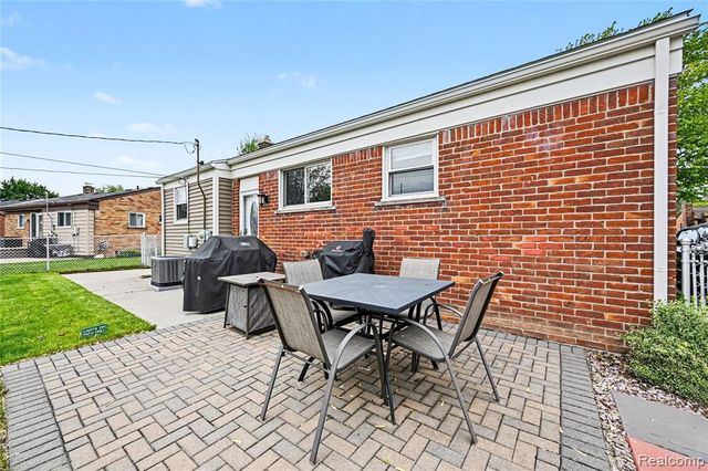1319 Easley Drive, Westland, MI 48186
