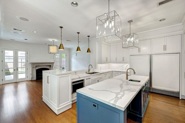 4248 Sunset Boulevard, West University Place, TX 77005