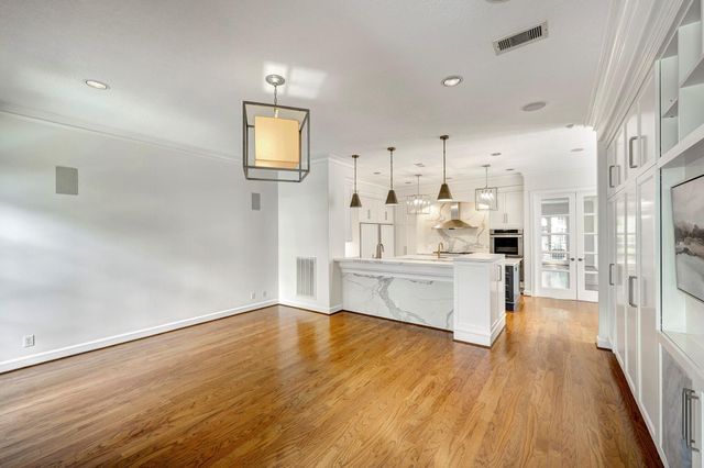 4248 Sunset Boulevard, West University Place, TX 77005