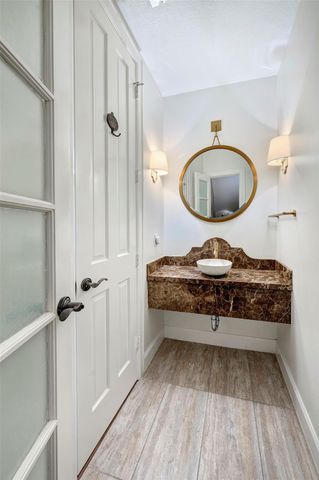 4248 Sunset Boulevard, West University Place, TX 77005