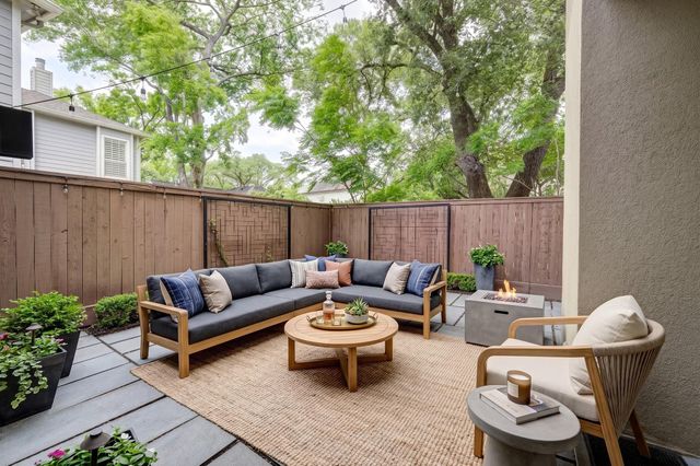 4248 Sunset Boulevard, West University Place, TX 77005