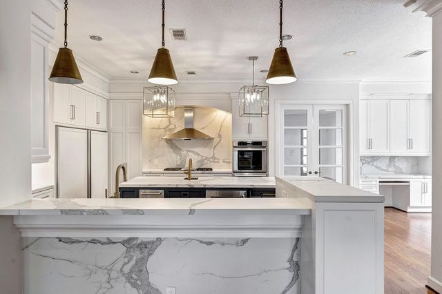 4248 Sunset Boulevard, West University Place, TX 77005