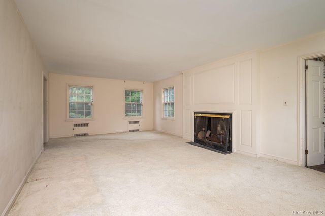 257 Adams Lane, Hewlett Neck, NY 11557