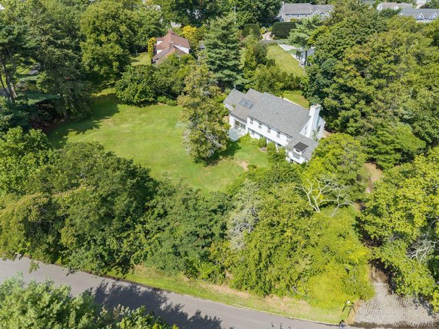 257 Adams Lane, Hewlett Neck, NY 11557