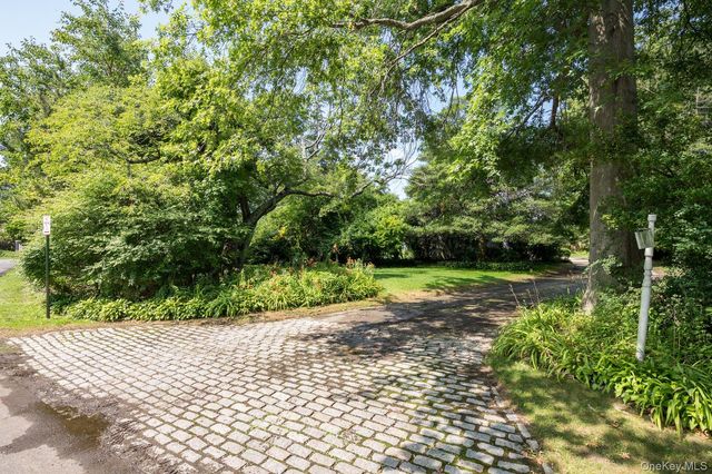 257 Adams Lane, Hewlett Neck, NY 11557