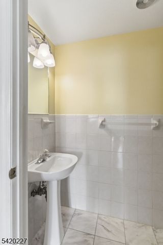 39 Bruen St 4, Newark City, NJ 07105