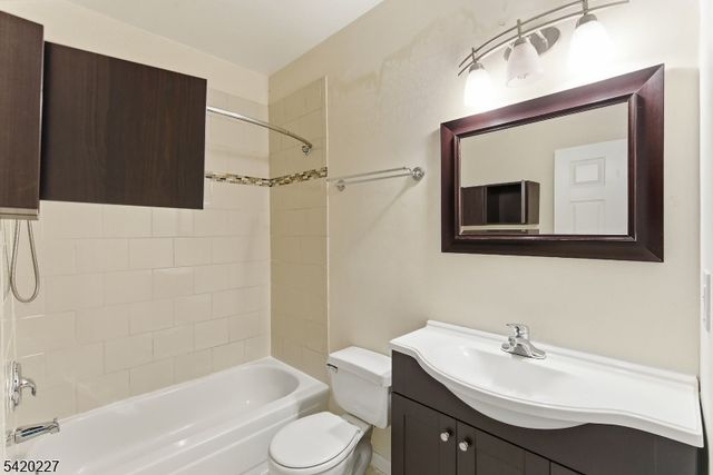39 Bruen St 4, Newark City, NJ 07105