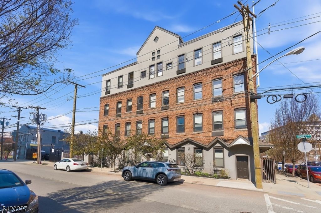 39 Bruen St 4, Newark City, NJ 07105