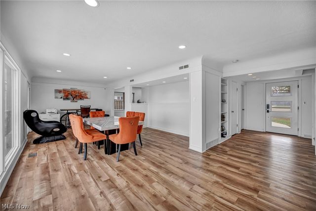 32321 Lake Shore Boulevard, Willowick, OH 44095