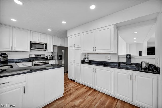 32321 Lake Shore Boulevard, Willowick, OH 44095