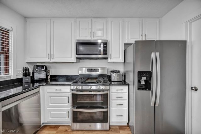 32321 Lake Shore Boulevard, Willowick, OH 44095