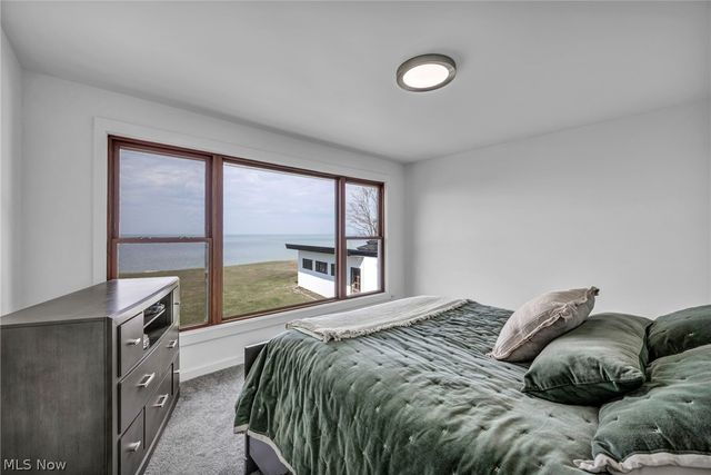 32321 Lake Shore Boulevard, Willowick, OH 44095