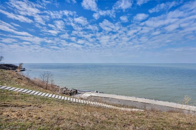 32321 Lake Shore Boulevard, Willowick, OH 44095