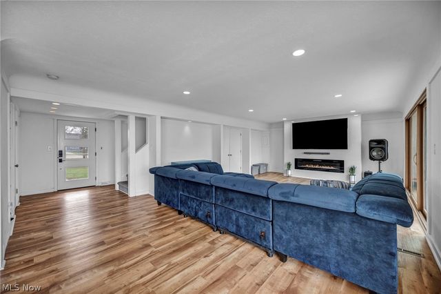 32321 Lake Shore Boulevard, Willowick, OH 44095