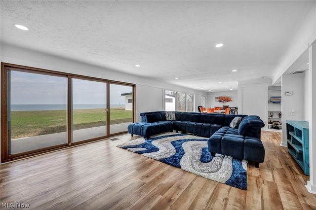 32321 Lake Shore Boulevard, Willowick, OH 44095