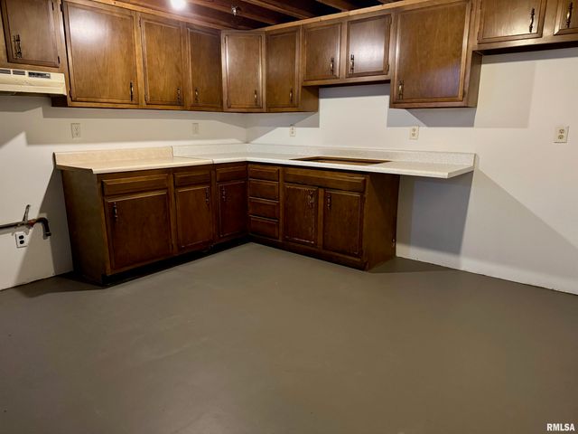 5701 N WESTERN Avenue, Peoria, IL 61614