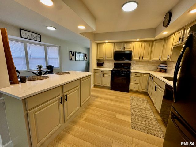 5701 N WESTERN Avenue, Peoria, IL 61614