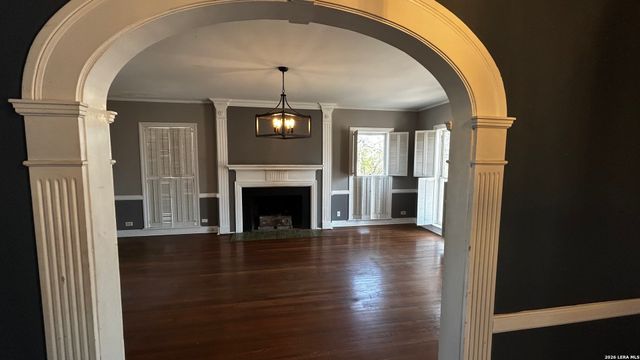 391 W Broadview, San Antonio, TX 78228