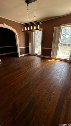 391 W Broadview, San Antonio, TX 78228