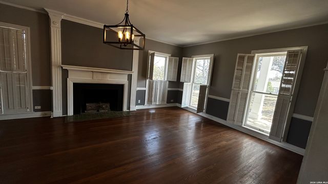 391 W Broadview, San Antonio, TX 78228