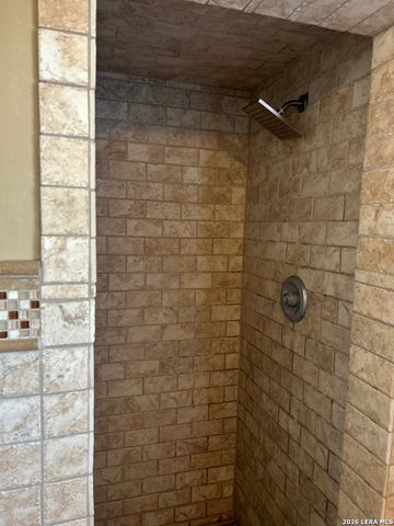 391 W Broadview, San Antonio, TX 78228