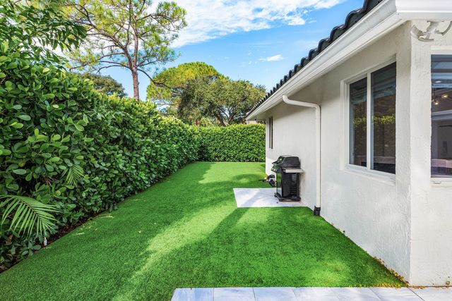 2550 NW 28TH Street, Boca Raton, FL 33434