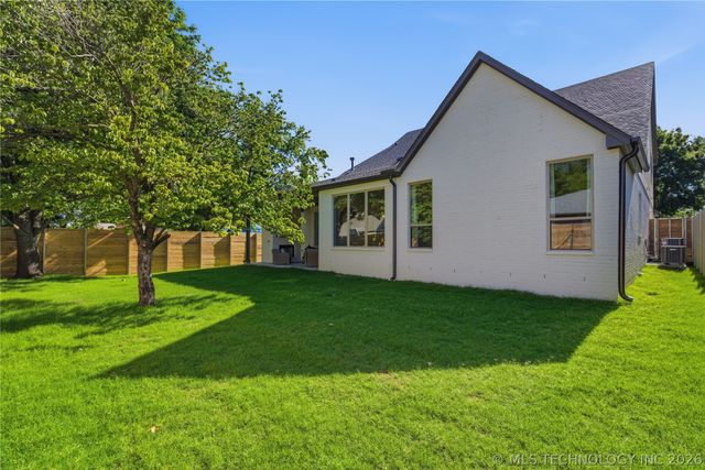 2304 S Birmingham Place, Tulsa, OK 74114