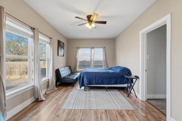 308 E Phillips Street, Conroe, TX 77301