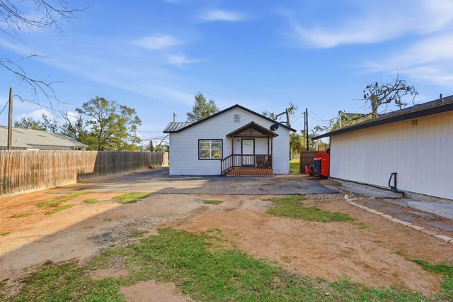 308 E Phillips Street, Conroe, TX 77301