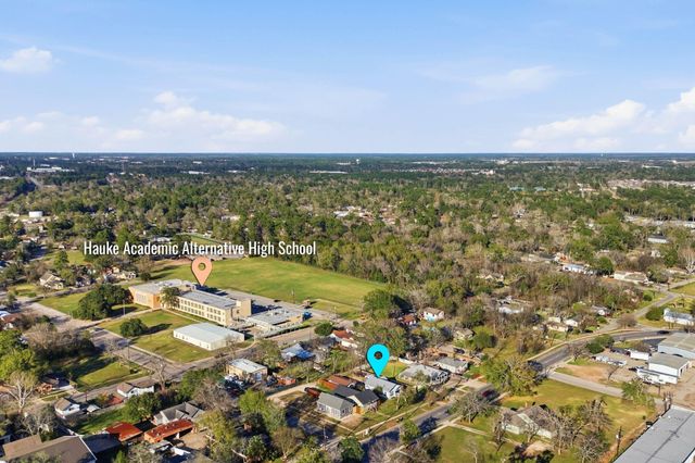 308 E Phillips Street, Conroe, TX 77301