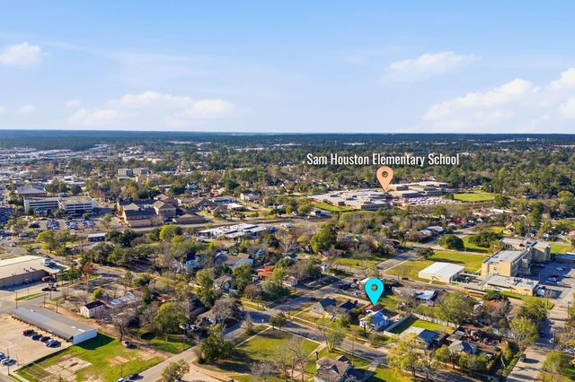 308 E Phillips Street, Conroe, TX 77301