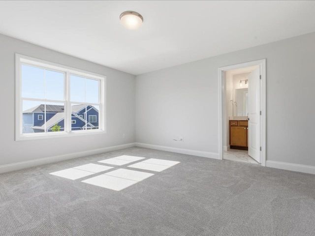445 Old Farm Road, South Burlington, VT 05403