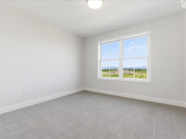 445 Old Farm Road, South Burlington, VT 05403