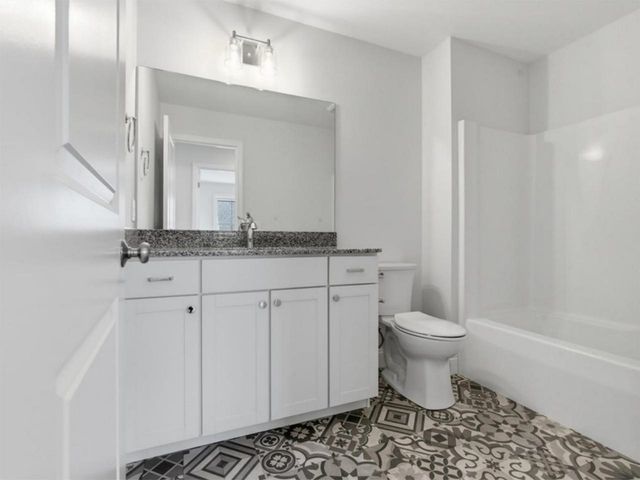 445 Old Farm Road, South Burlington, VT 05403