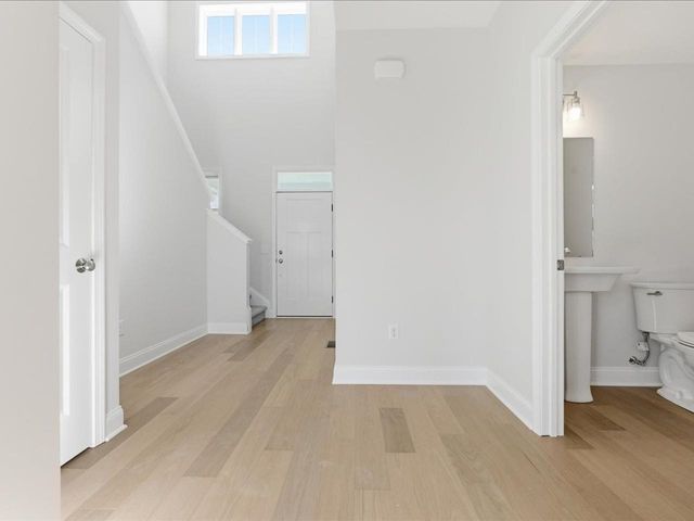 445 Old Farm Road, South Burlington, VT 05403