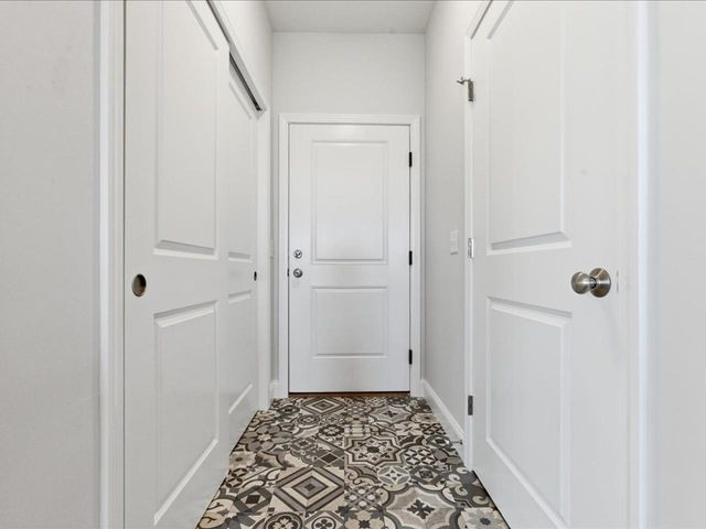 445 Old Farm Road, South Burlington, VT 05403